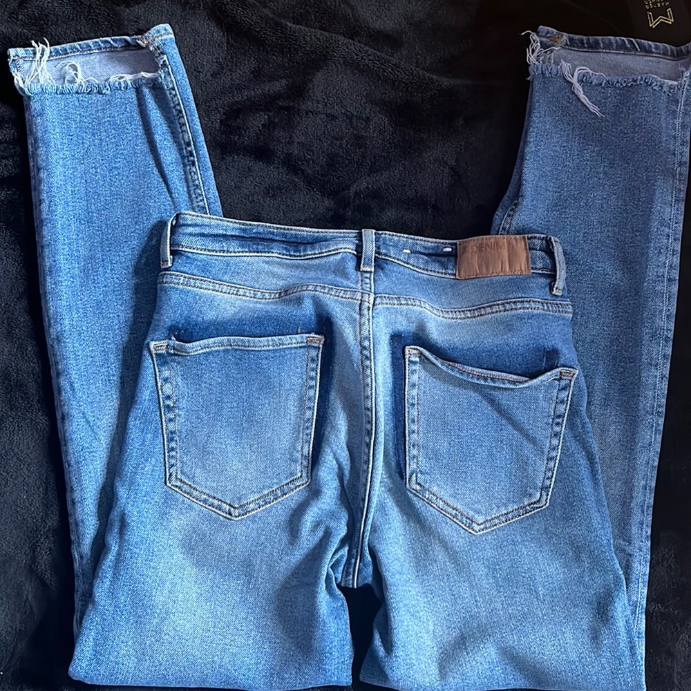 Slim Cut Fringe Bottom Jeans
